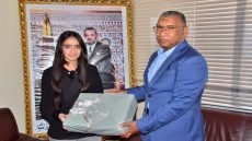 عامل إقليم سيدي إفني يستقبل ويكرم المتفوقة جهوياً أسماء المزدوغي الحاصلة على أعلى معدل في الباكالوريا بجهة كلميم وادنون